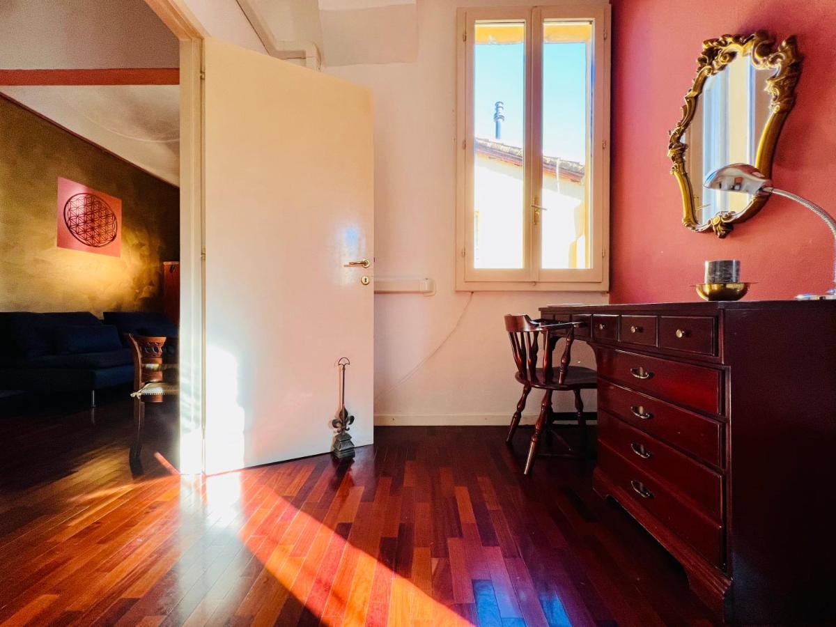 House Of Chariot - In The Heart Of Bologna Apartamento Exterior foto